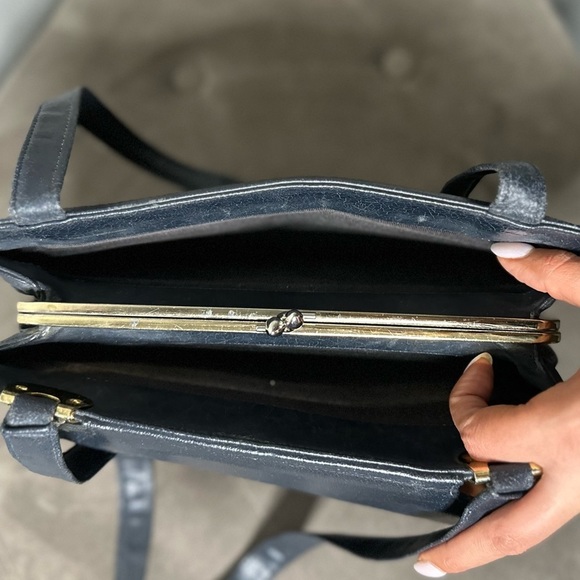 VINTAGE Black Leather Handbag with clip opening - Picture 4 of 6